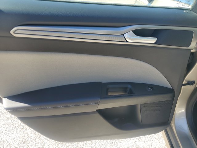 2017 Ford Fusion Hybrid S Image 25 of 31