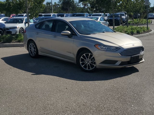 2017 Ford Fusion Hybrid S Image 4 of 31