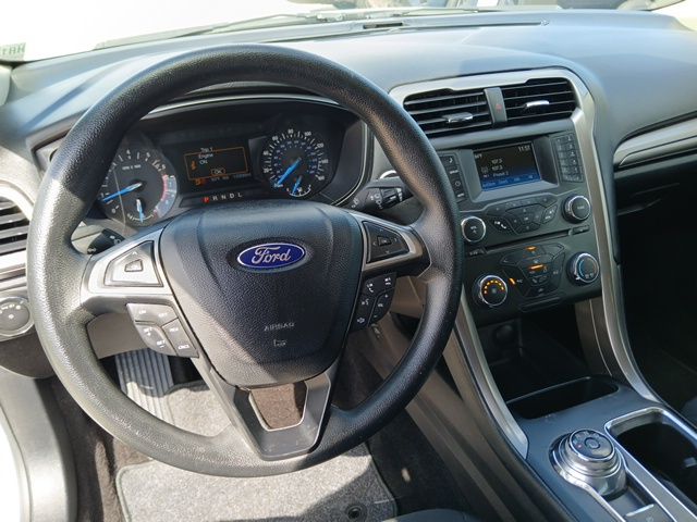 2017 Ford Fusion SE Image 13 of 27