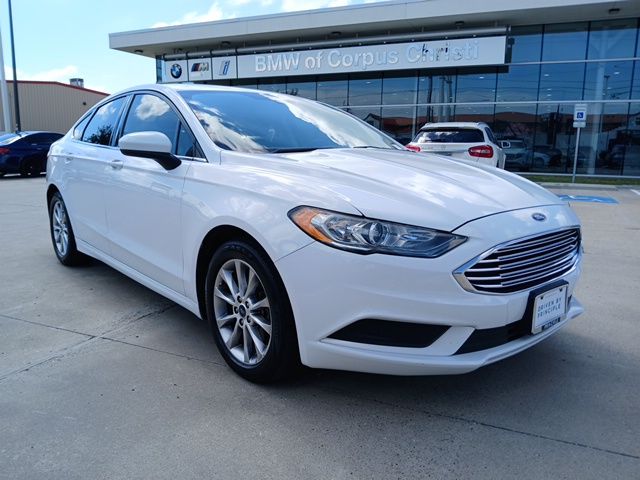 2017 Ford Fusion SE Image 3 of 27