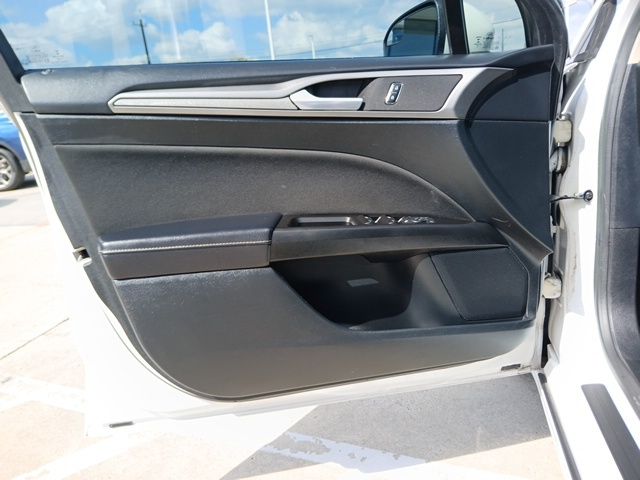 2017 Ford Fusion SE Image 18 of 27