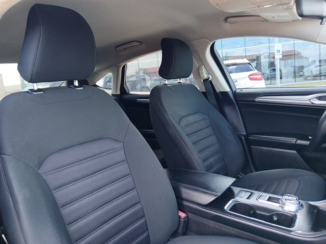 2017 Ford Fusion SE Image 10 of 27