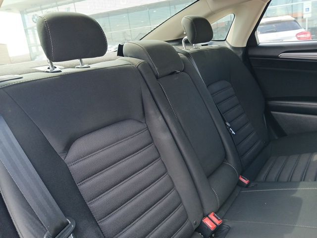 2017 Ford Fusion SE Image 9 of 27