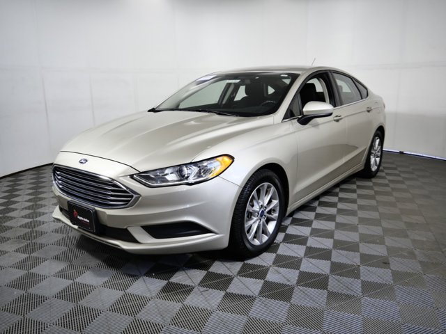 2017 Ford Fusion SE Image 5 of 27