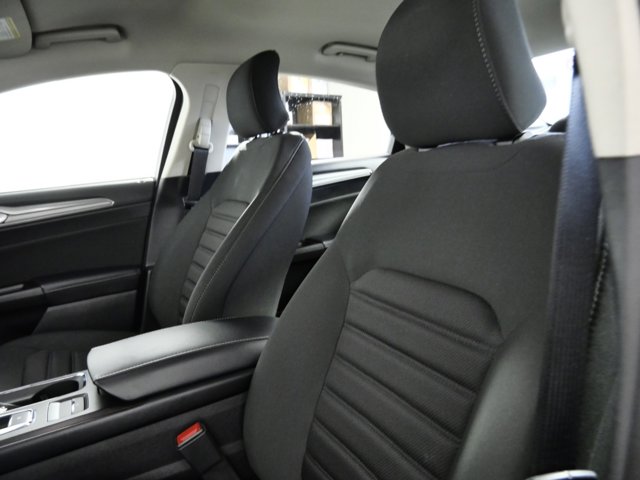 2017 Ford Fusion SE Image 17 of 27