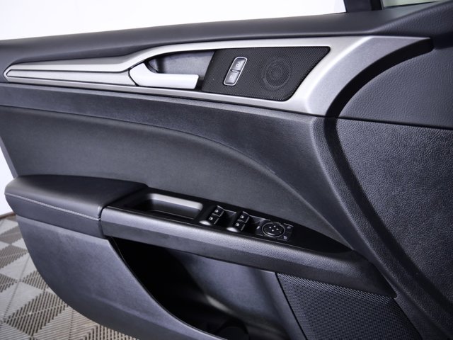 2017 Ford Fusion SE Image 27 of 27