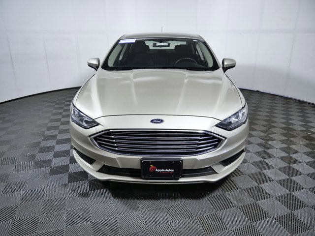 2017 Ford Fusion SE Image 3 of 27