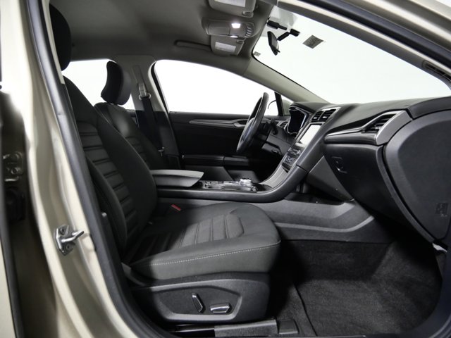 2017 Ford Fusion SE Image 11 of 27