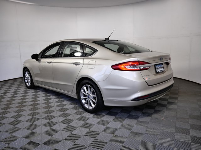 2017 Ford Fusion SE Image 6 of 27
