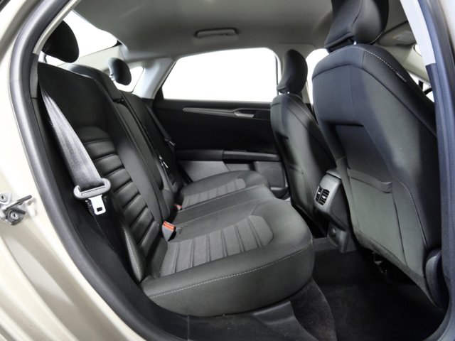 2017 Ford Fusion SE Image 13 of 27