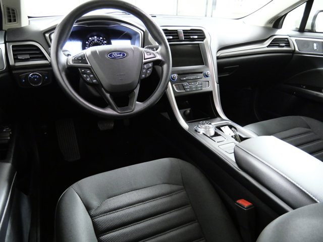 2017 Ford Fusion SE Image 4 of 27