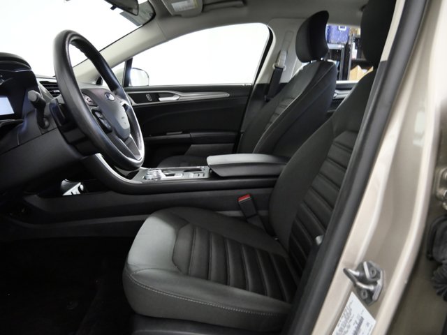 2017 Ford Fusion SE Image 16 of 27