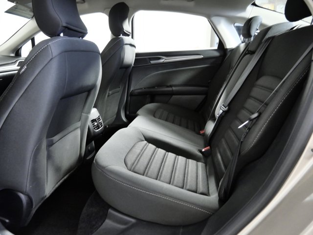 2017 Ford Fusion SE Image 14 of 27