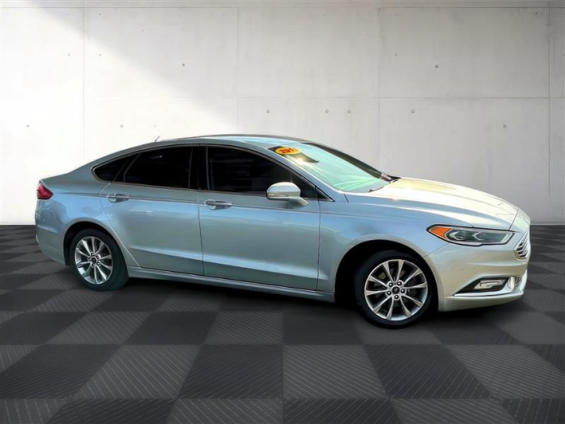 2017 Ford Fusion SE Image 6 of 48