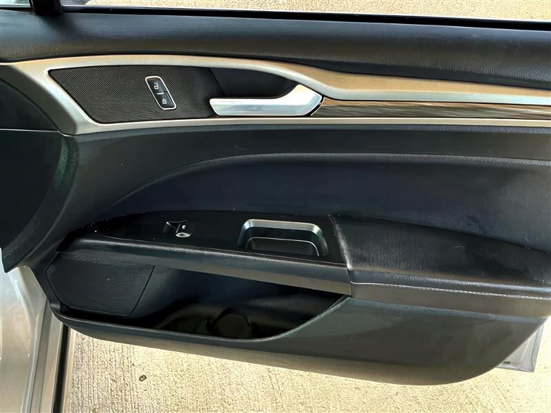 2017 Ford Fusion SE Image 38 of 48