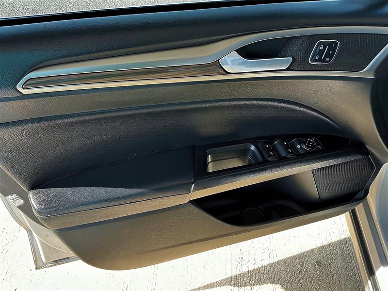 2017 Ford Fusion SE Image 36 of 48