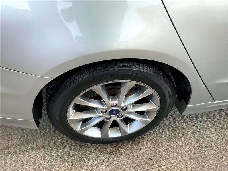 2017 Ford Fusion SE Image 19 of 48