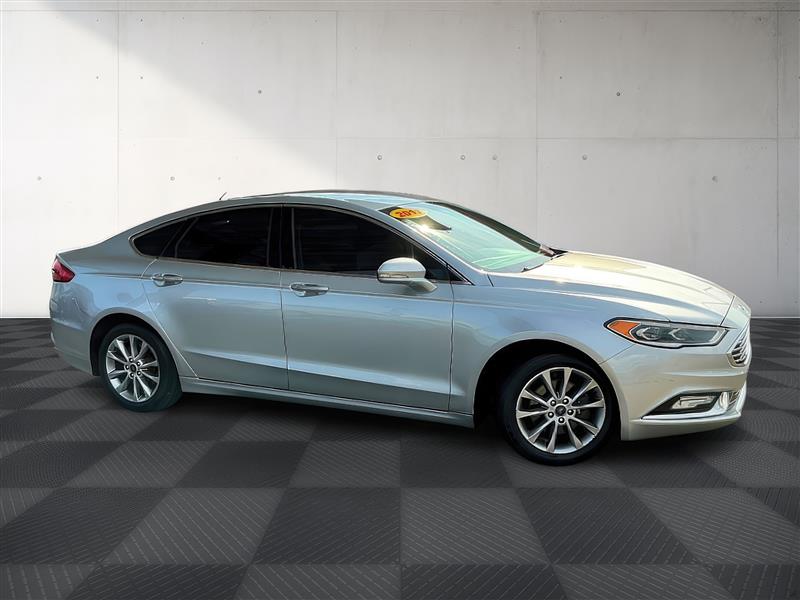 2017 Ford Fusion SE Image 5 of 48