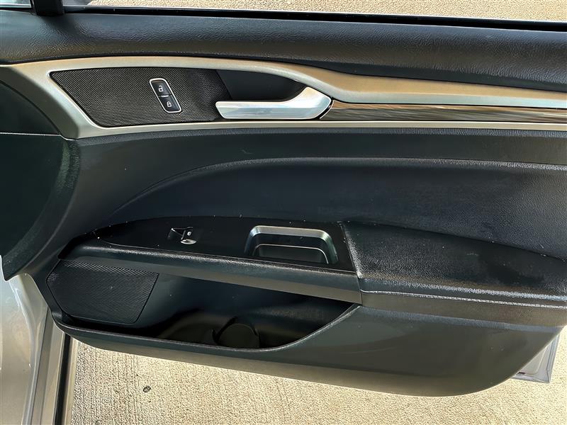 2017 Ford Fusion SE Image 37 of 48