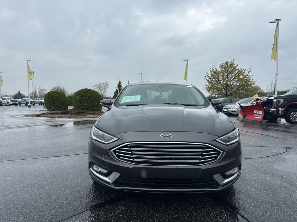 2017 Ford Fusion SE Image 2 of 26