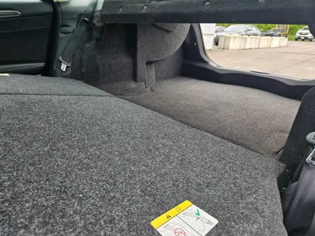 Vehicle image 21 of 49