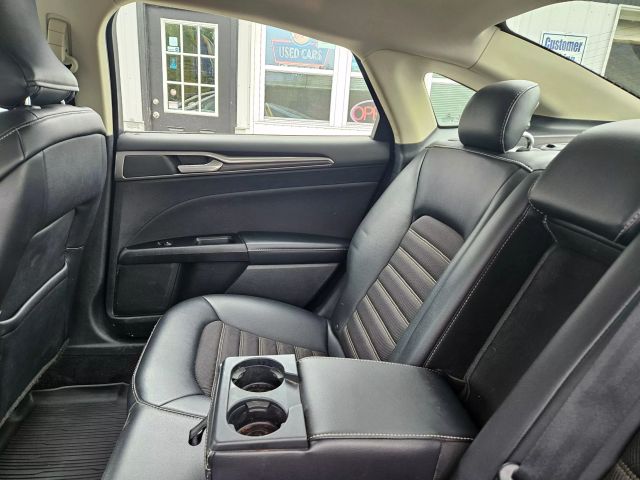 Vehicle image 25 of 49