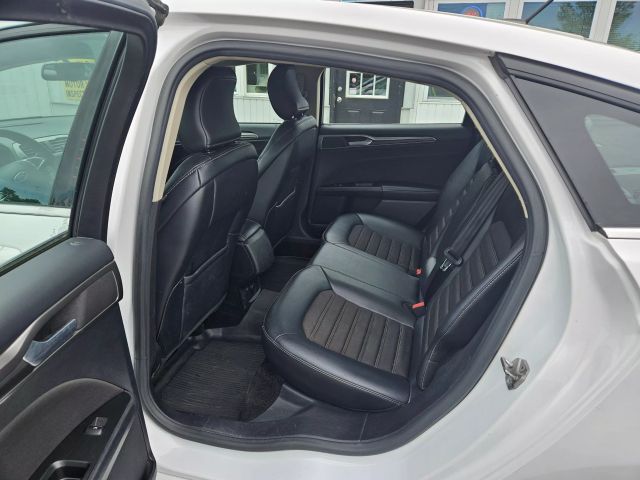 Vehicle image 23 of 49