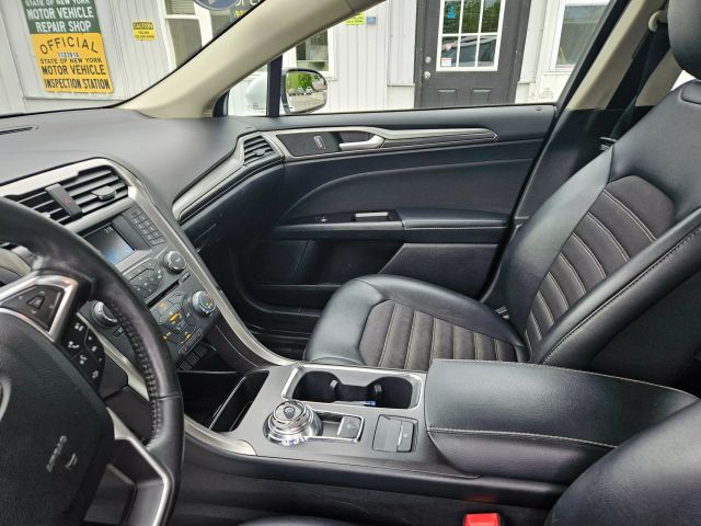 Vehicle image 28 of 49