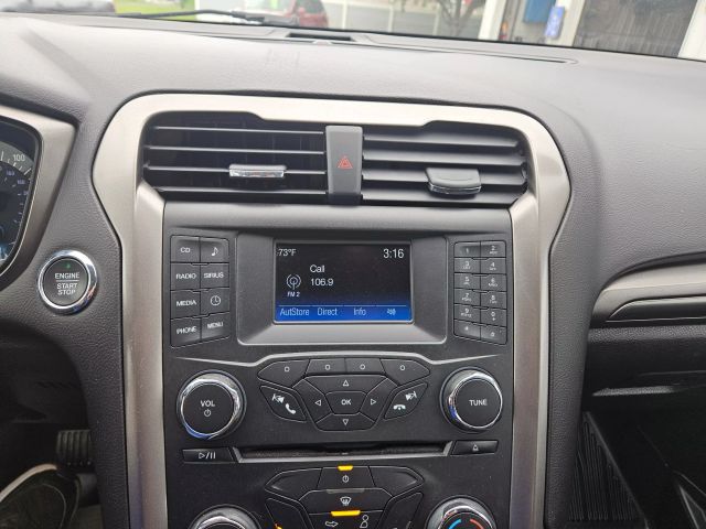Vehicle image 32 of 49