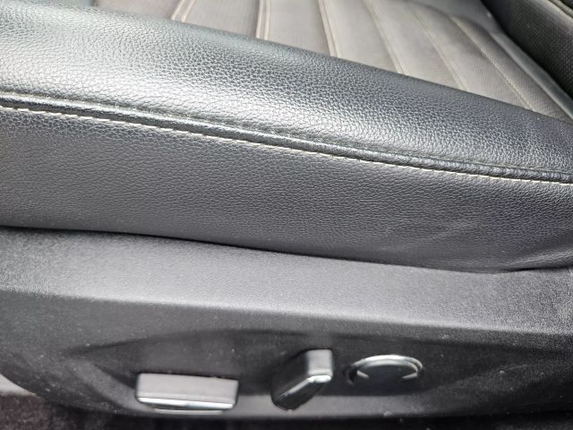 Vehicle image 30 of 49