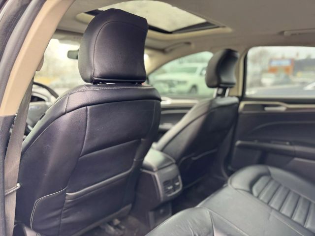 Vehicle image 14 of 19