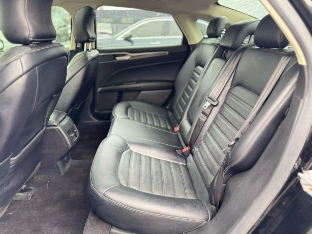 Vehicle image 13 of 19