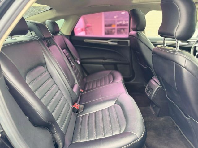 Vehicle image 15 of 19