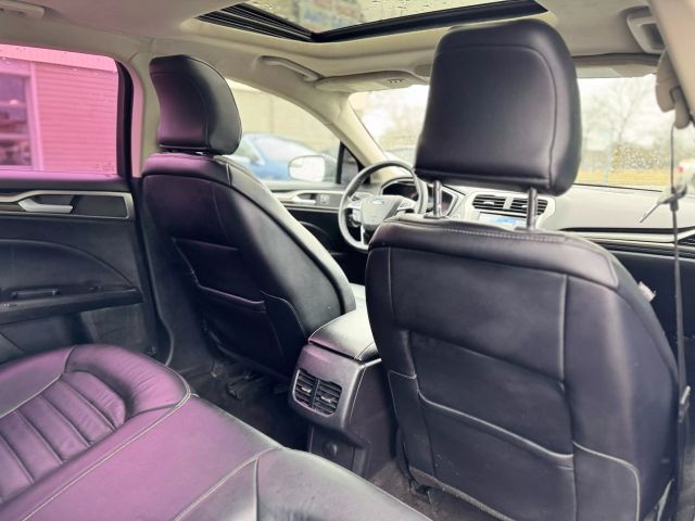 Vehicle image 16 of 19