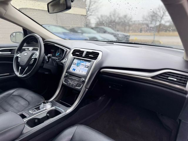 Vehicle image 18 of 19