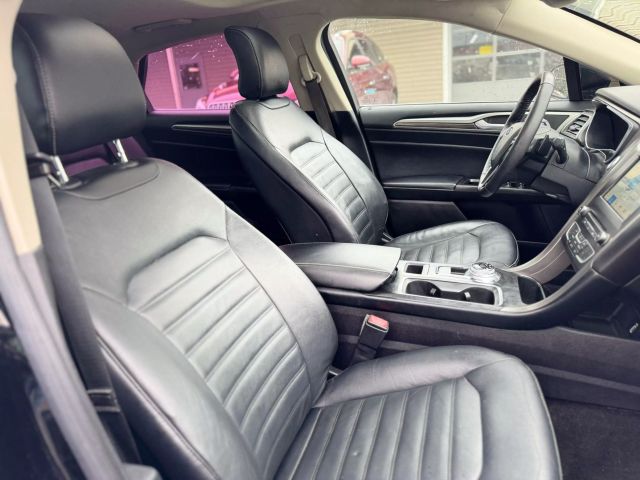 Vehicle image 17 of 19