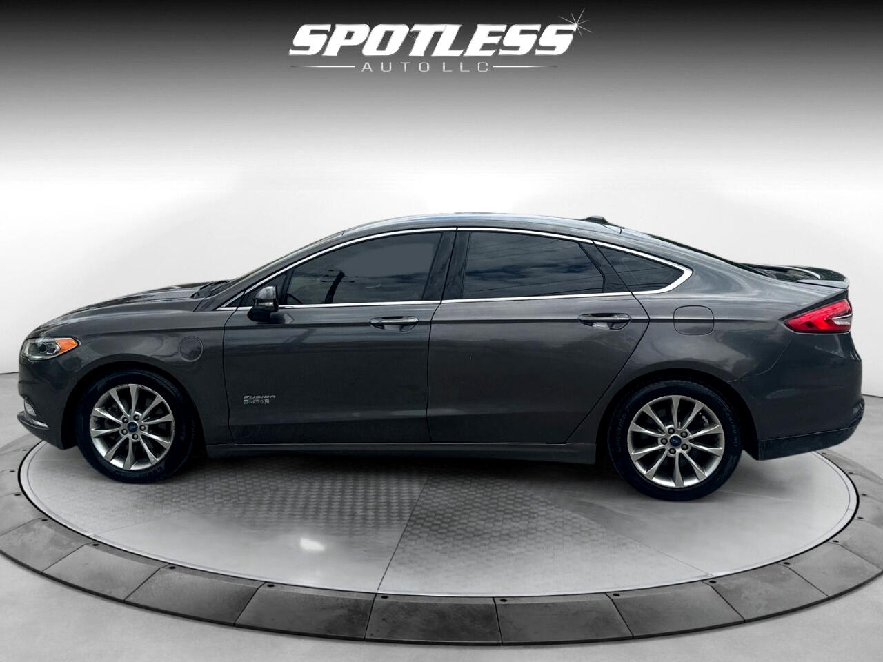 Vehicle image 10 of 25