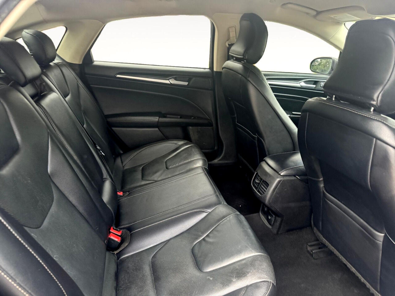 Vehicle image 24 of 25