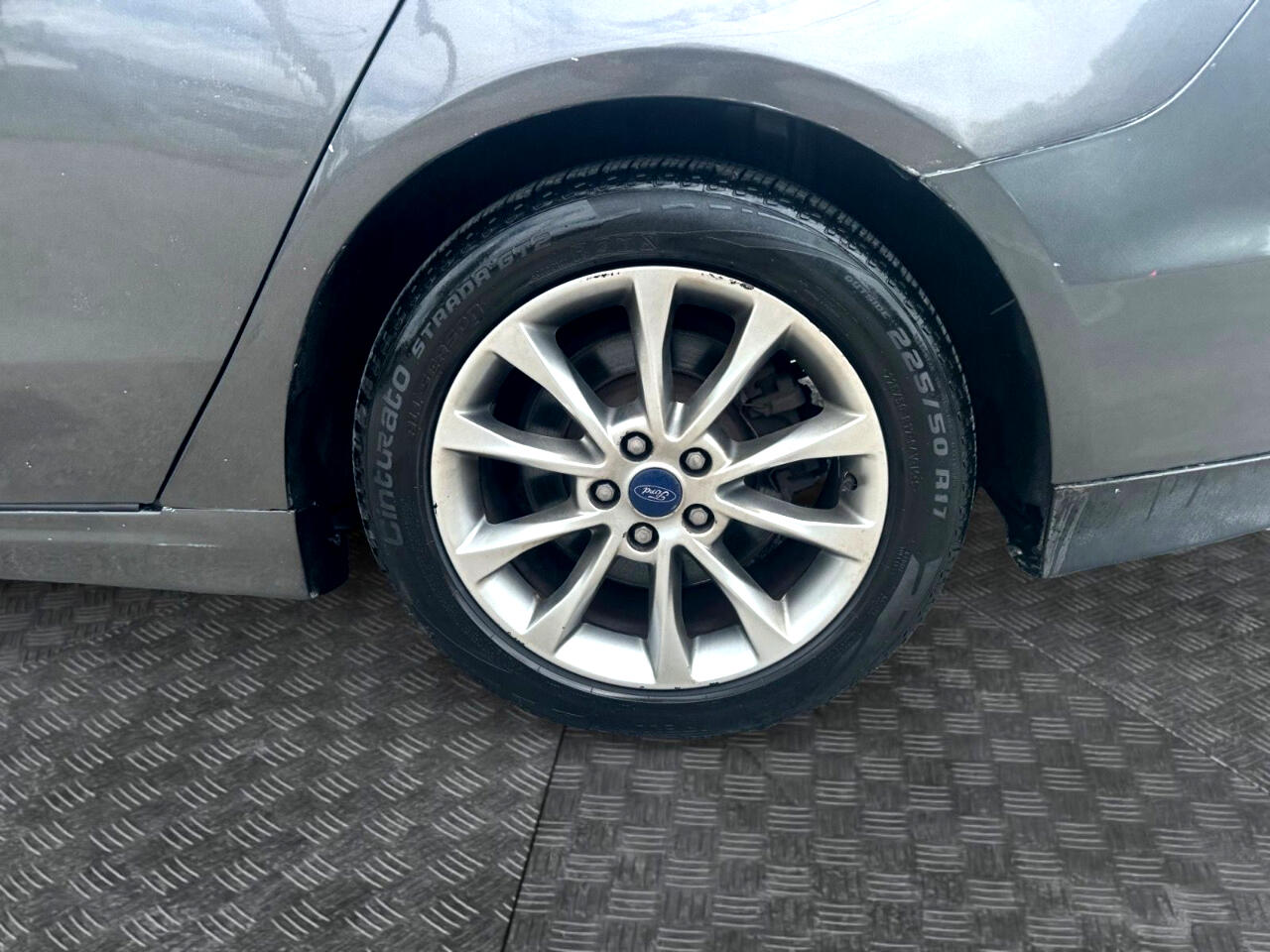 Vehicle image 14 of 25