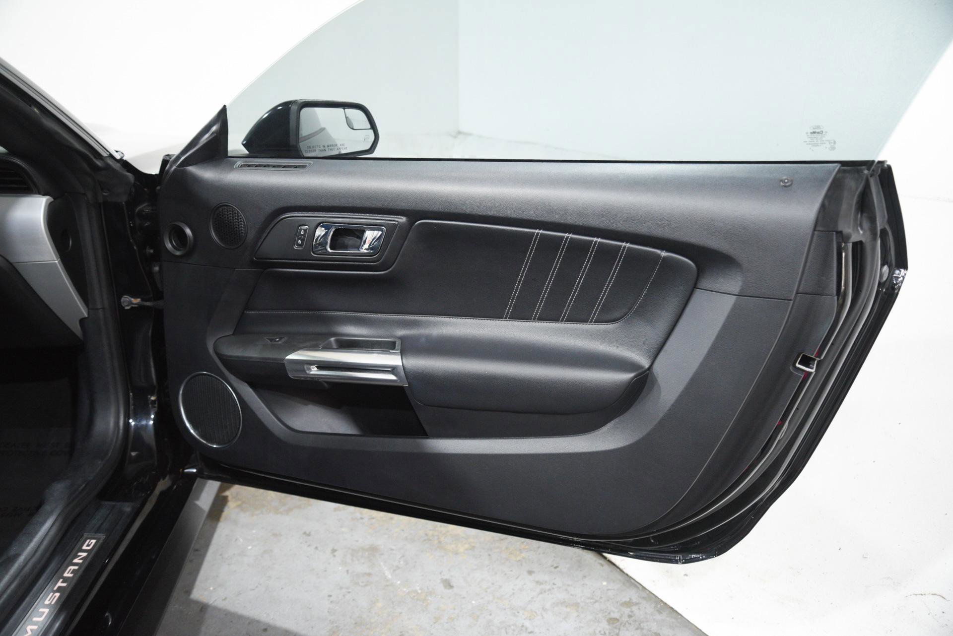 Vehicle image 17 of 29