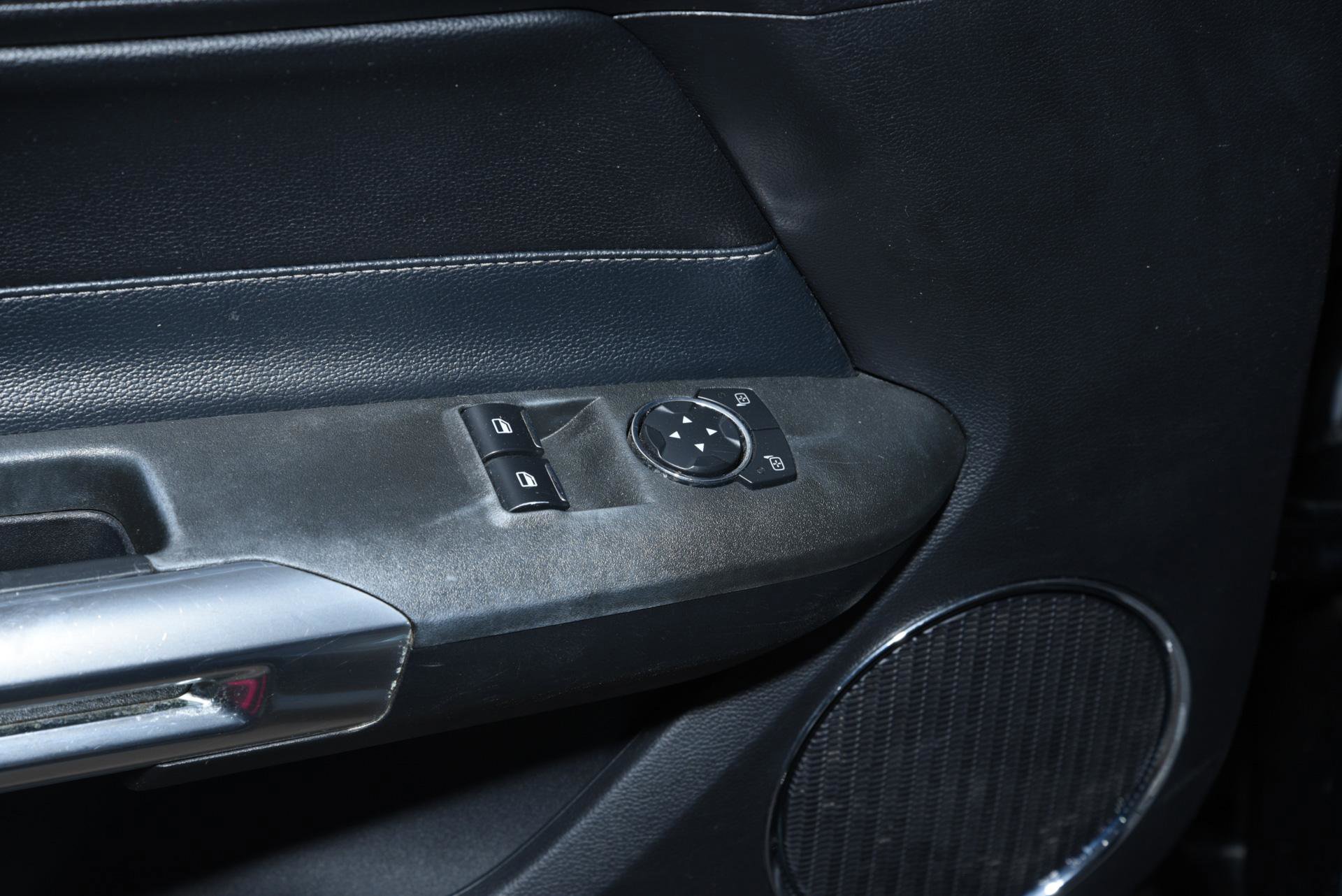 Vehicle image 20 of 29