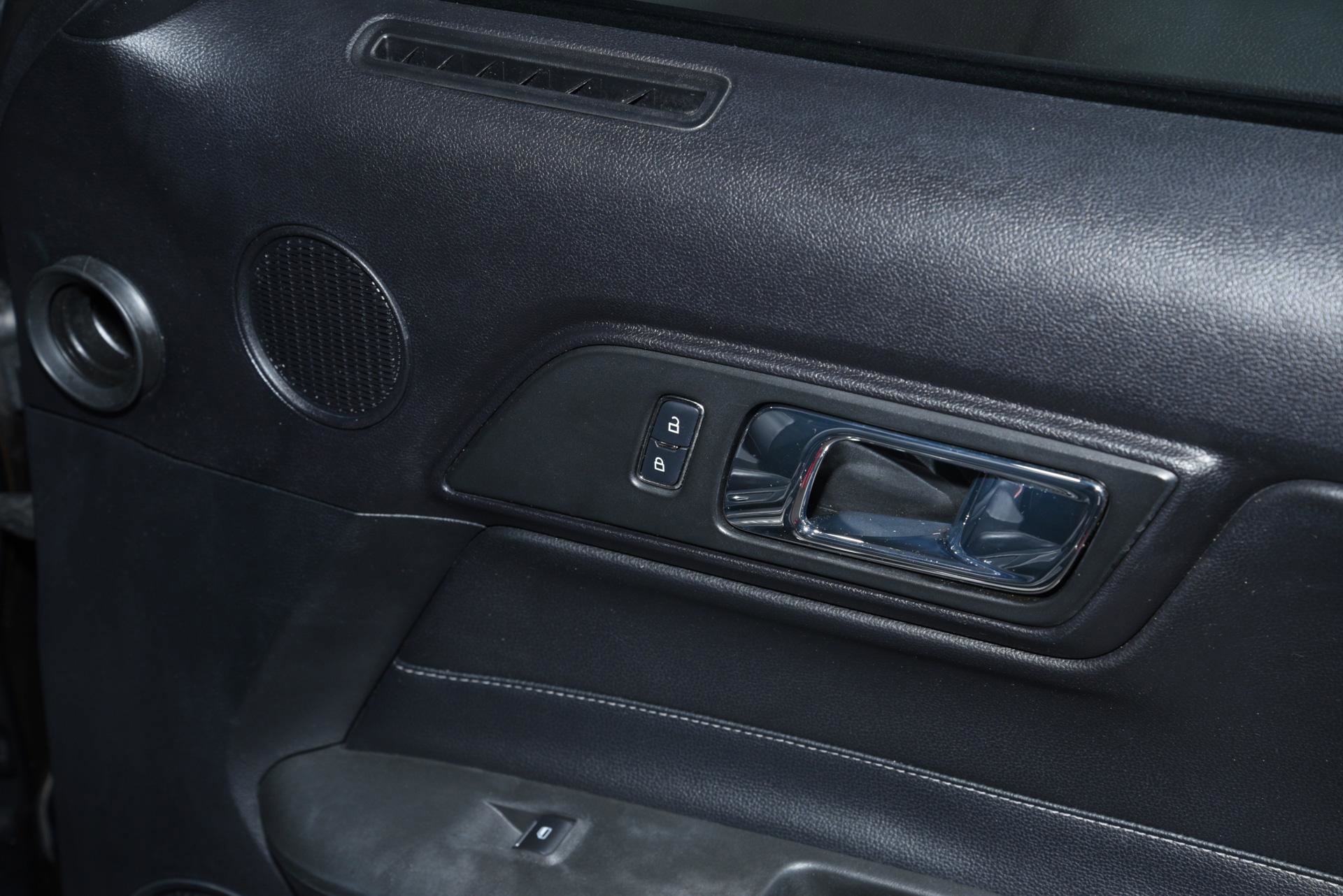 Vehicle image 18 of 29