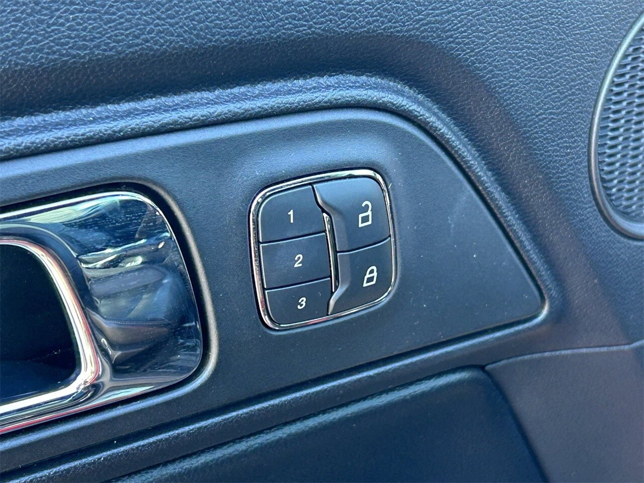 2017 Ford Mustang EcoBoost Premium Image 24 of 35