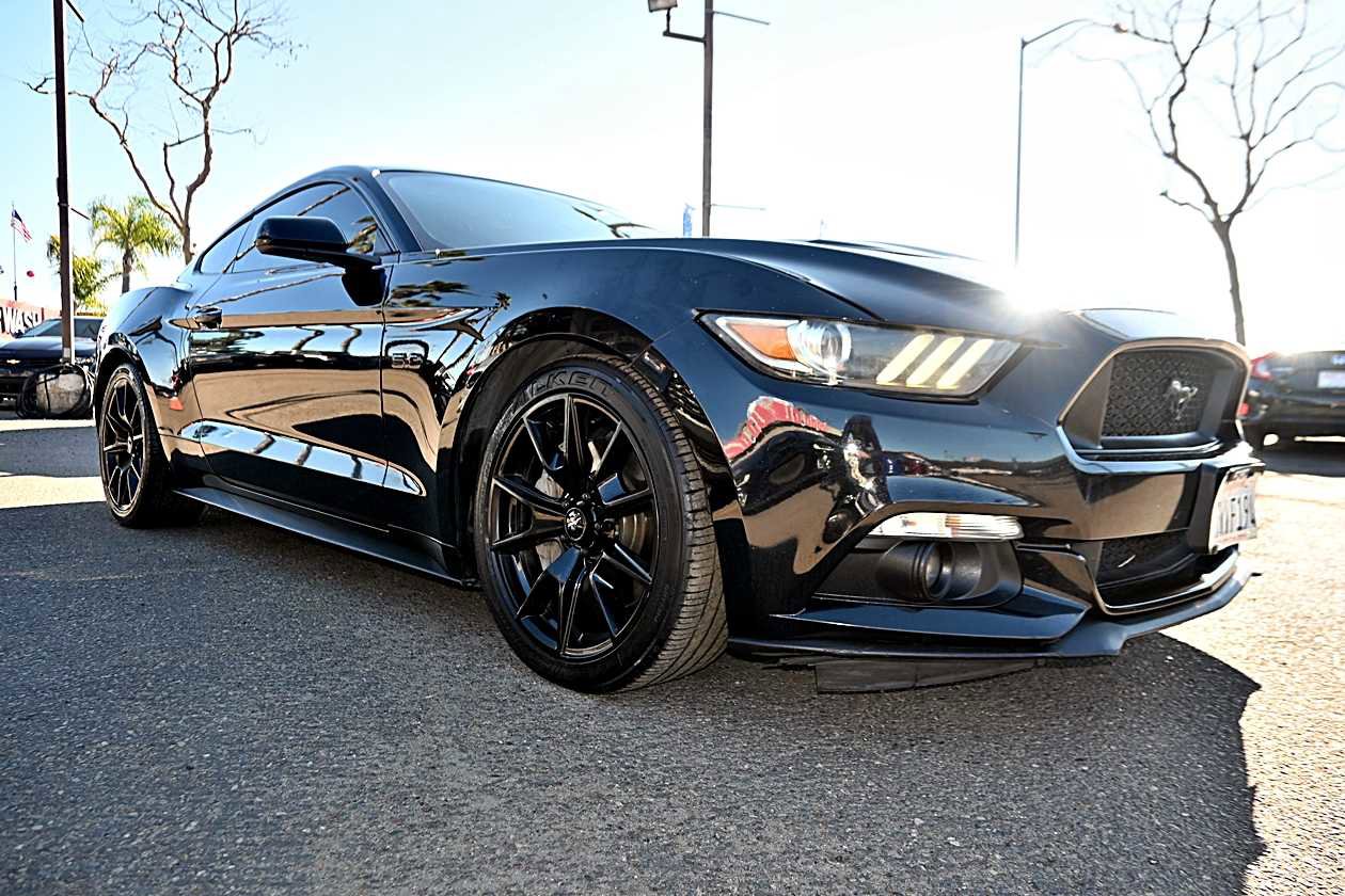 2017 Ford Mustang GT Premium Image 2 of 21