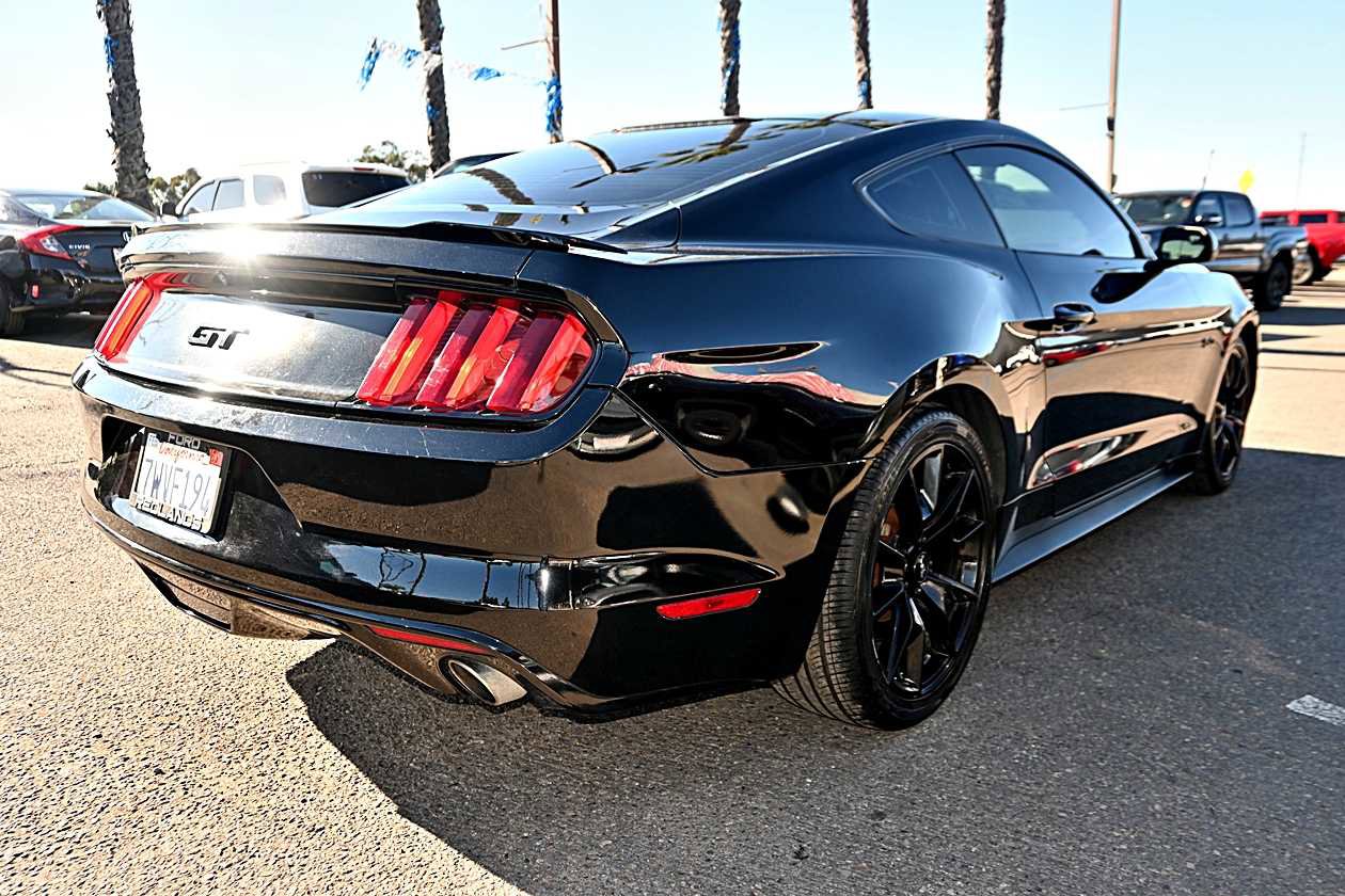 2017 Ford Mustang GT Premium Image 3 of 21