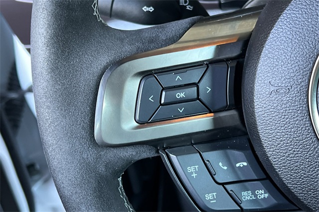 Vehicle image 31 of 36