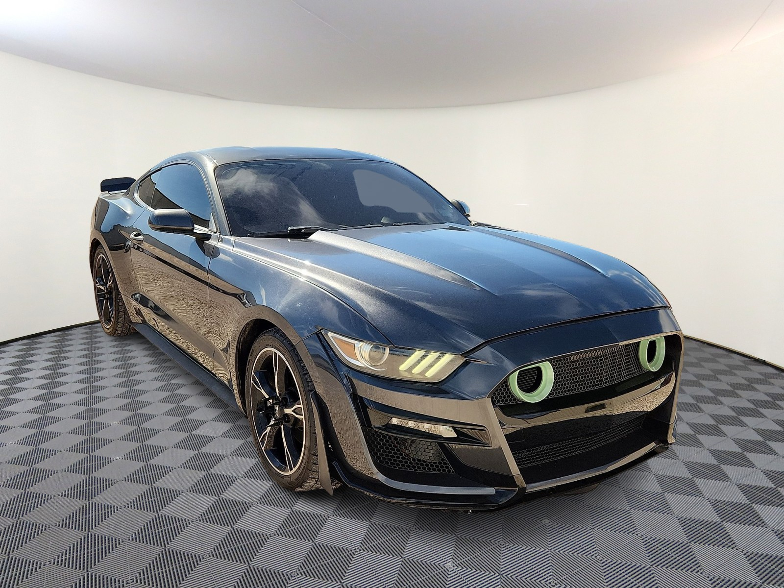 2017 Ford Mustang V6 Image 2 of 20