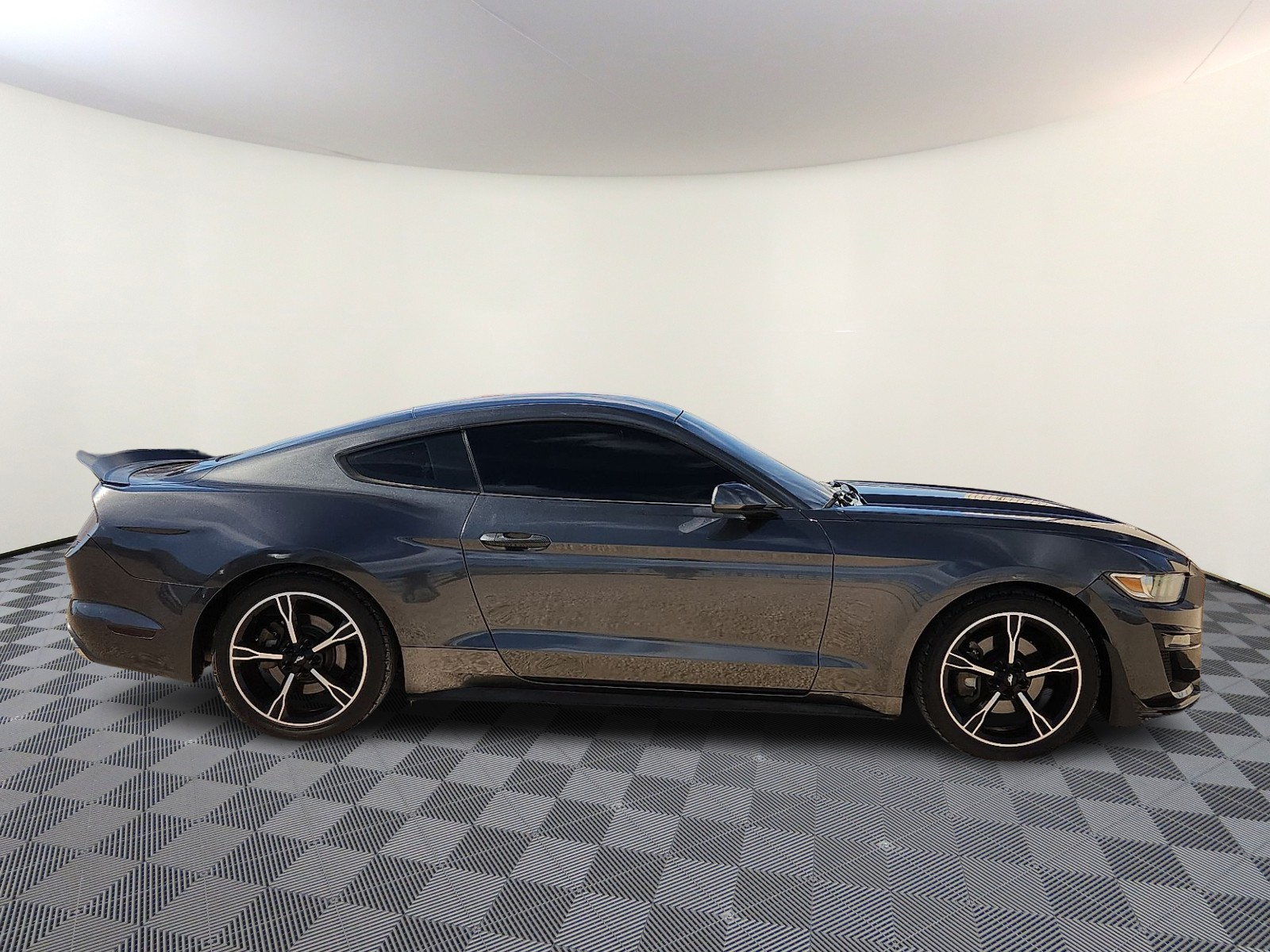 2017 Ford Mustang V6 Image 3 of 20