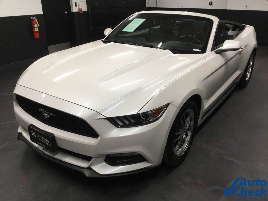 2017 Ford Mustang V6 Image 3 of 52