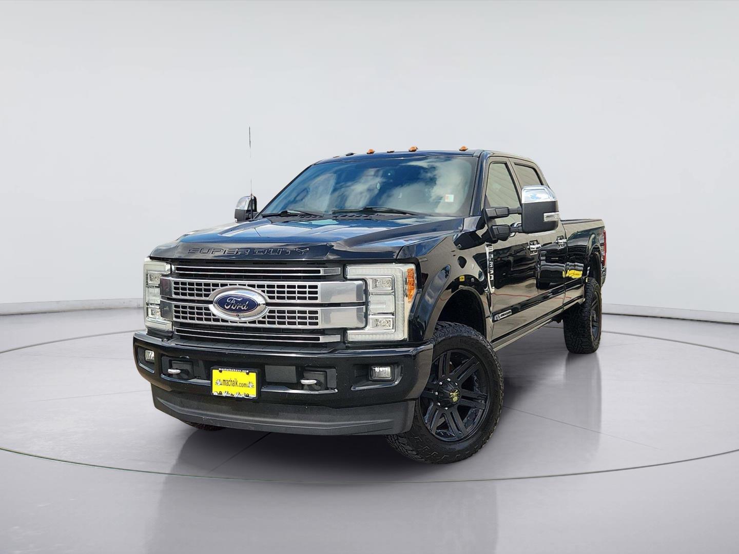 2017 Ford F-350 Platinum Image 2 of 34